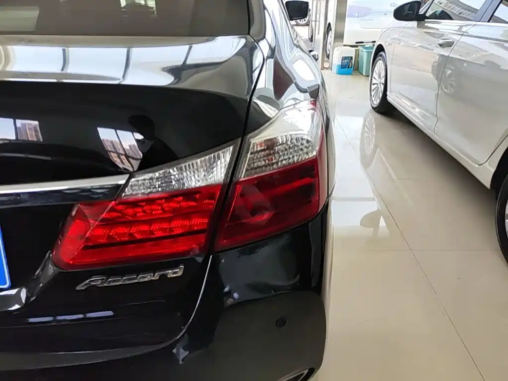 Honda Accord — миниатюра 8