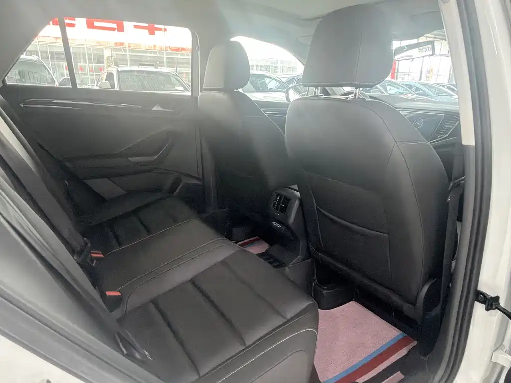 Volkswagen T-Roc — миниатюра 11