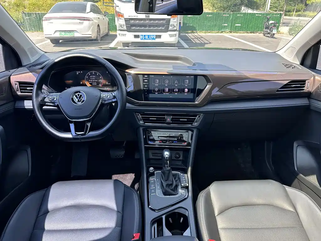 Volkswagen Tharu - фото 5
