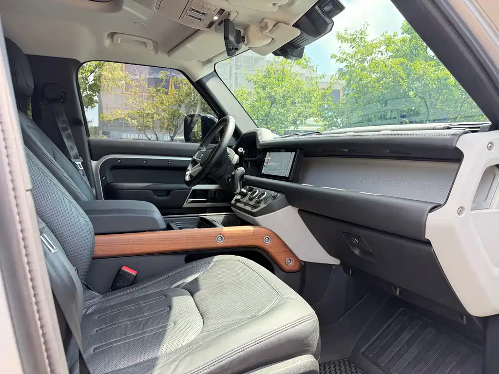 Land Rover Defender — миниатюра 13
