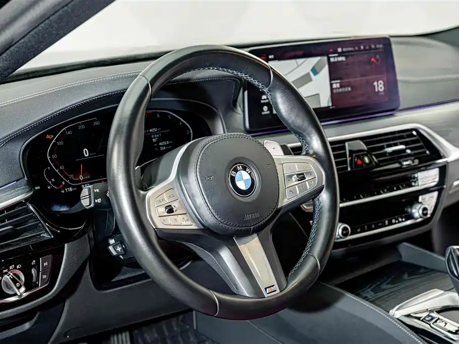 BMW 5 Series — миниатюра 10