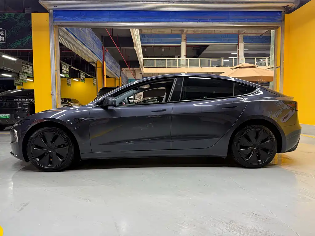 Tesla Model 3 — миниатюра 8