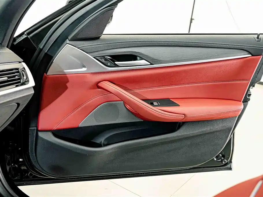 BMW 5 Series — миниатюра 15