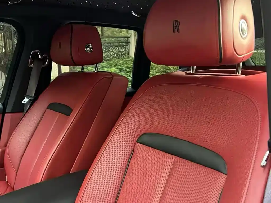Rolls-Royce Cullinan 2018 мест