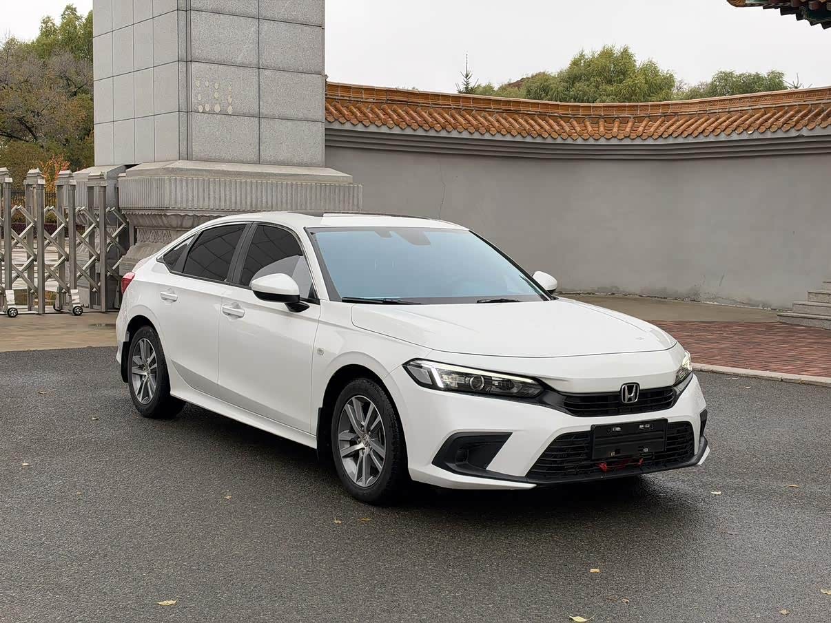 Honda Civic 1.5 л 2023 г. Белый, пробег 20000 км