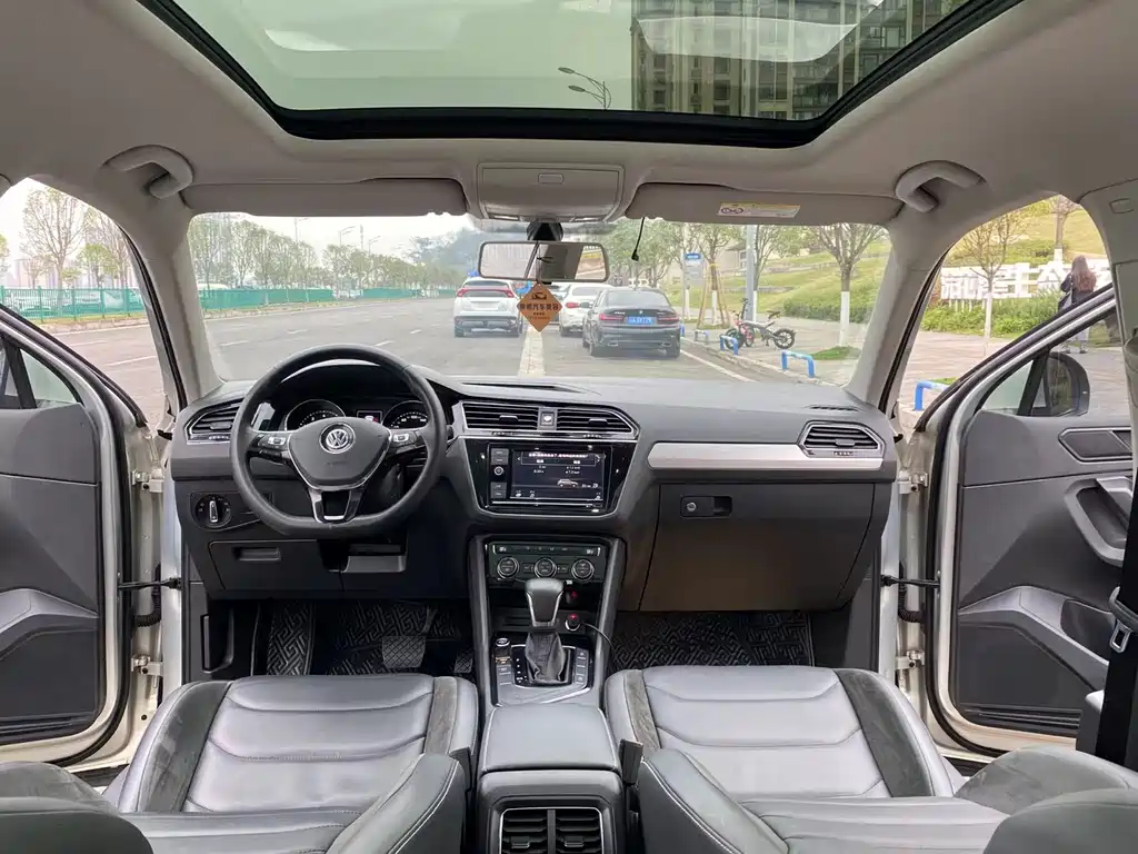 Volkswagen Tiguan L L 2019 330TSI AT Comfort VI