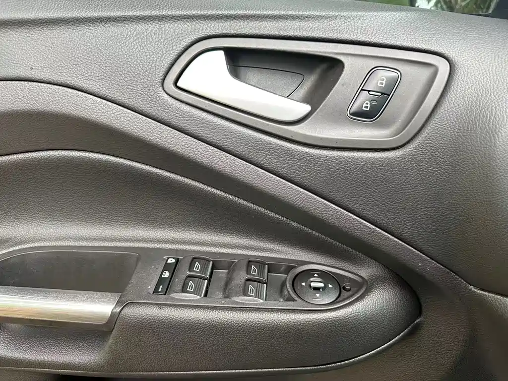 Ford Kuga — миниатюра 14