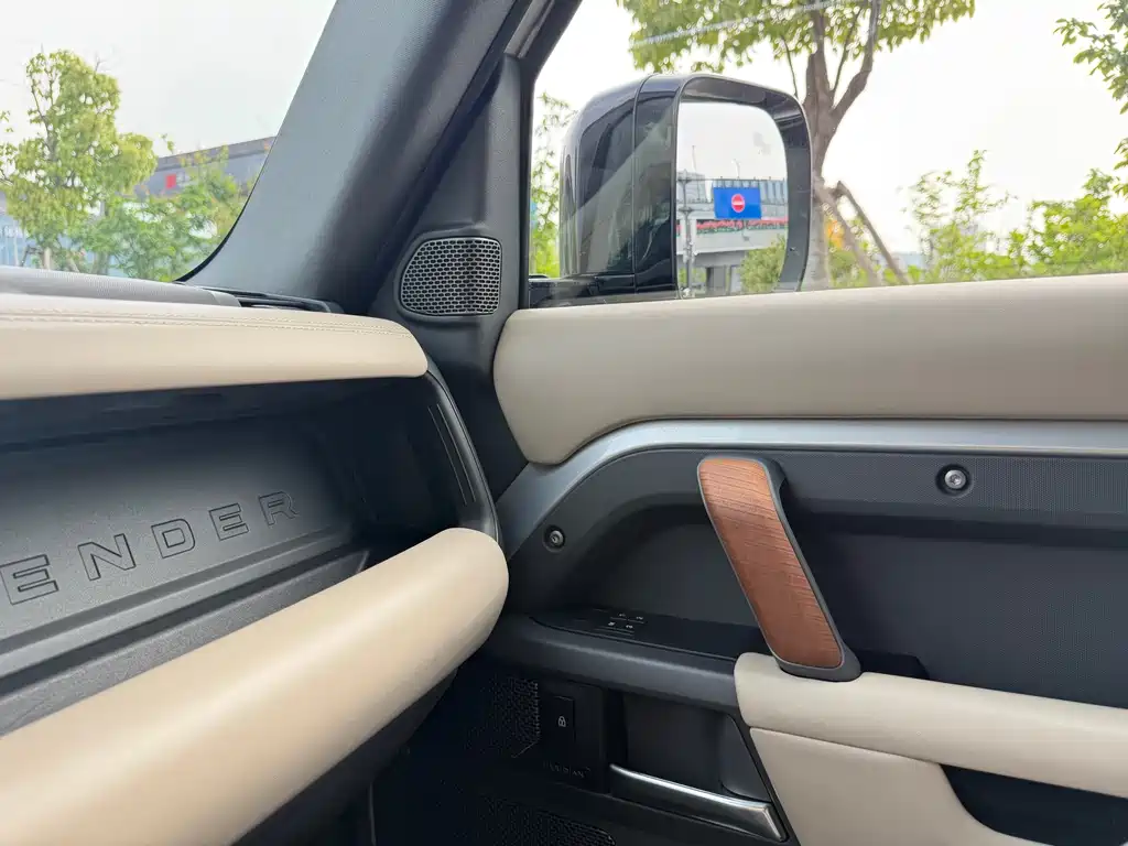 Land Rover Defender — миниатюра 14