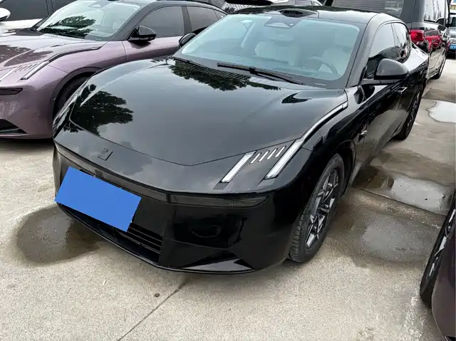 2025 Lynk & Co 10