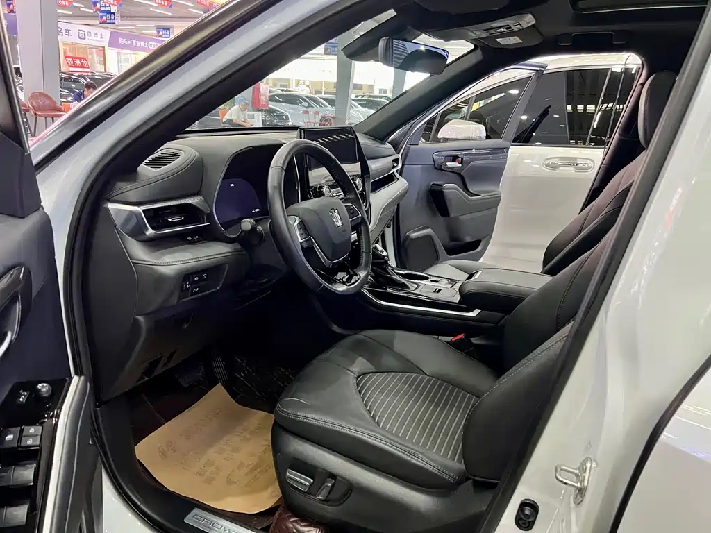 Toyota Crown Kluger — миниатюра 6