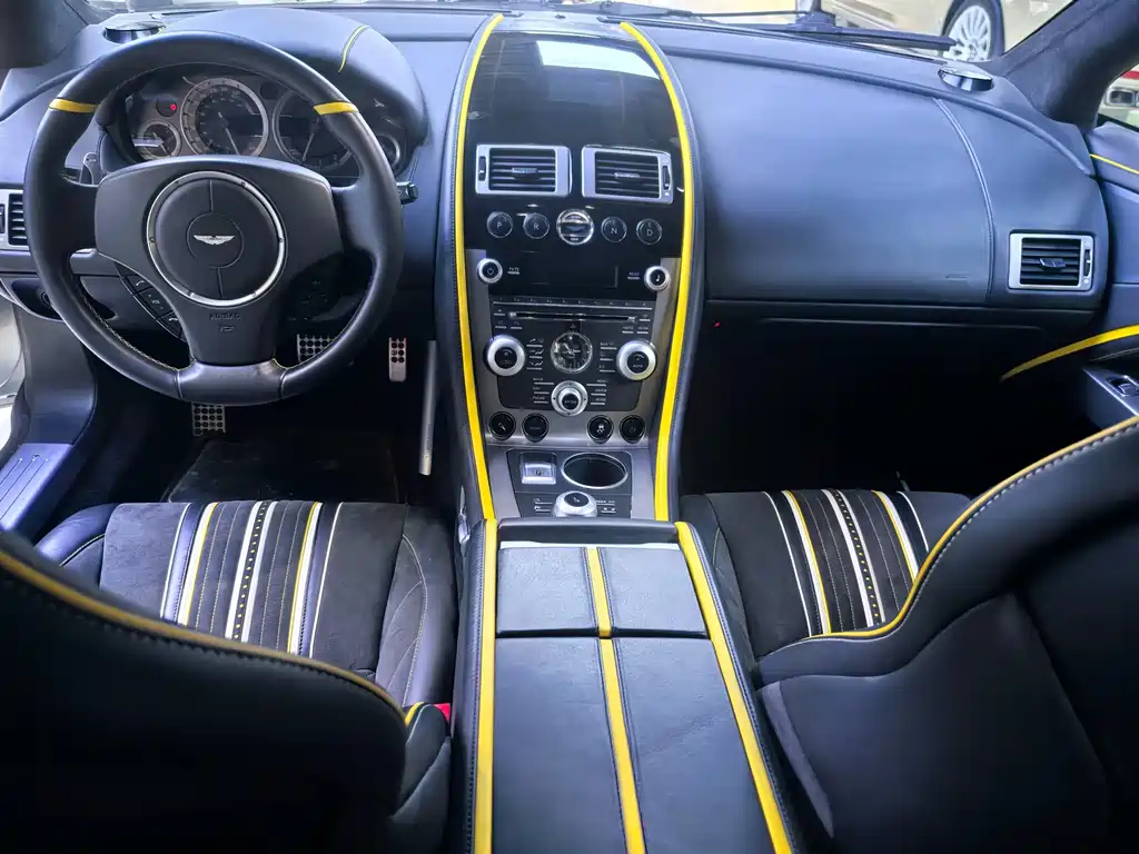 Aston Martin Rapide — миниатюра 7