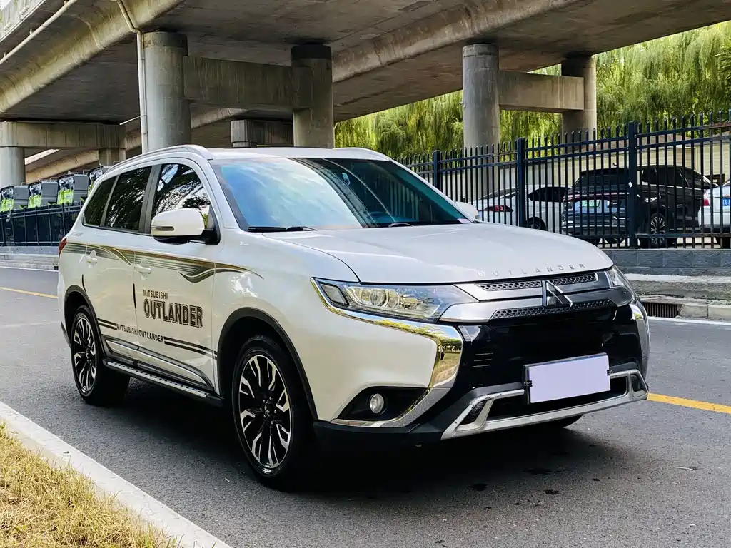 Mitsubishi Outlander — миниатюра 13