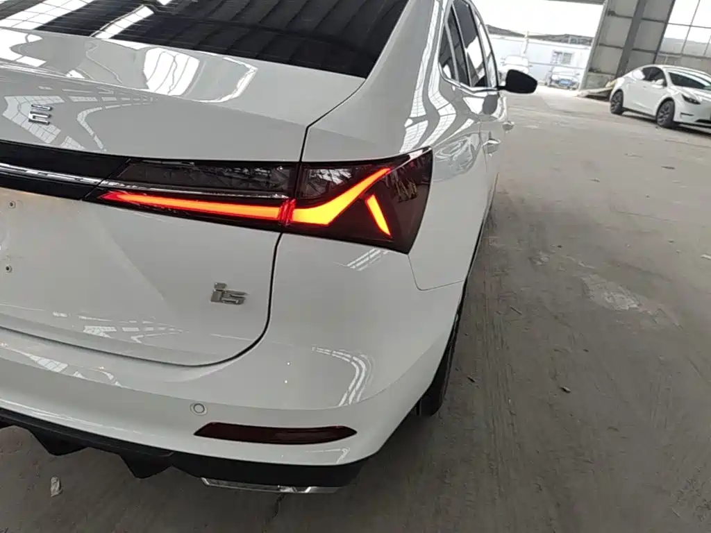 Roewe i5 — миниатюра 8