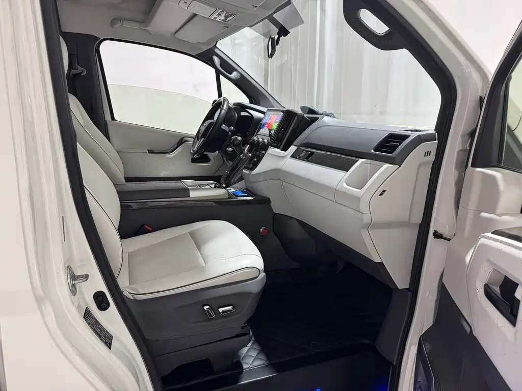 Toyota Hiace — миниатюра 7