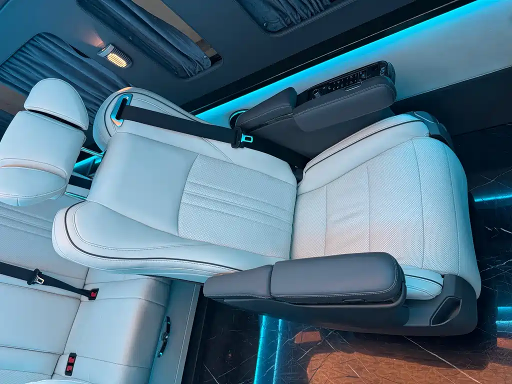 Toyota Hiace — миниатюра 13