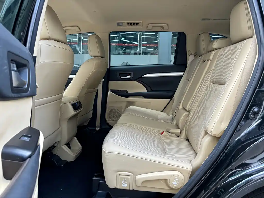 Toyota Highlander — миниатюра 9