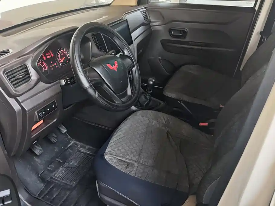 Wuling Hongguang V — миниатюра 9