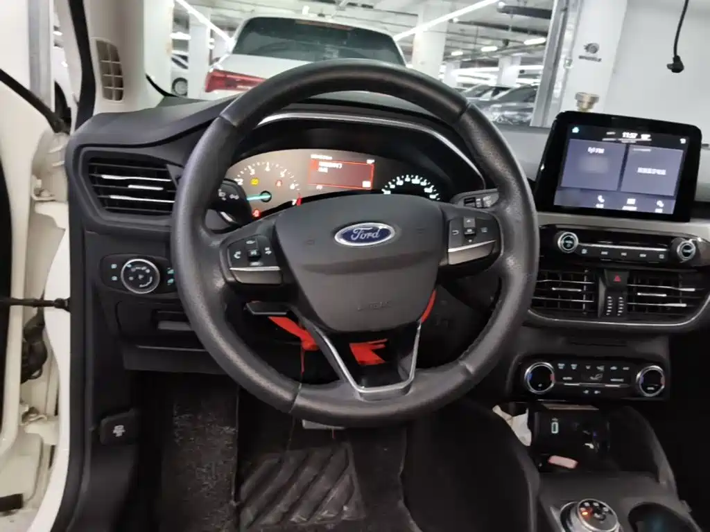 Ford Focus — миниатюра 11