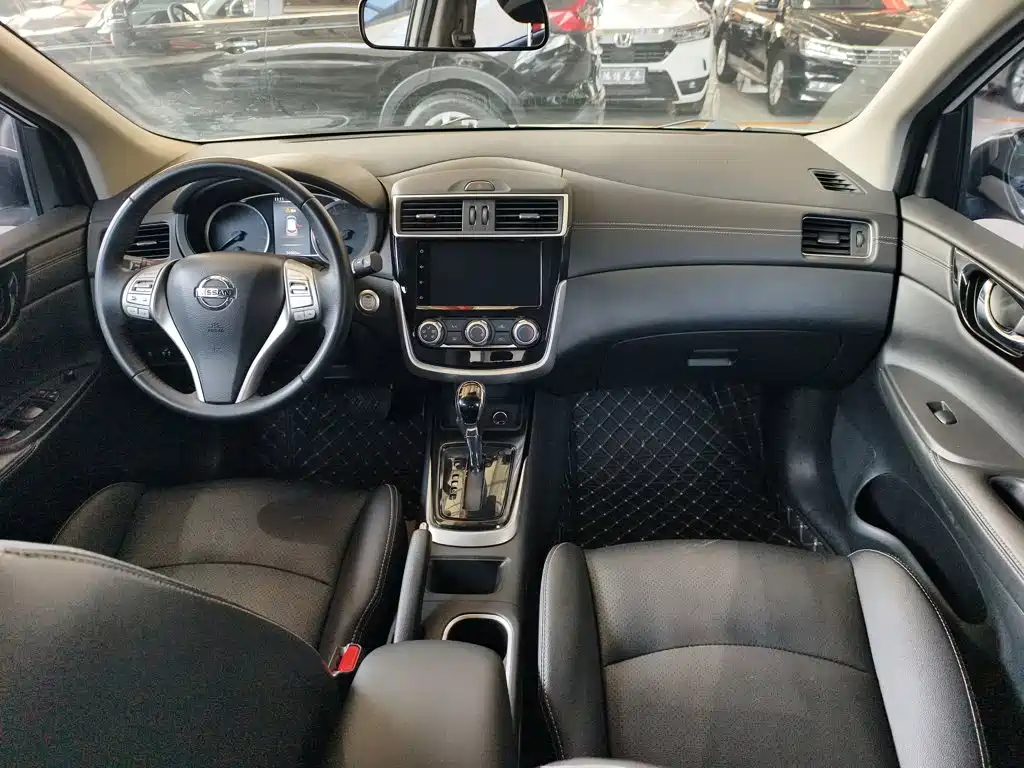 Nissan Tiida — миниатюра 19