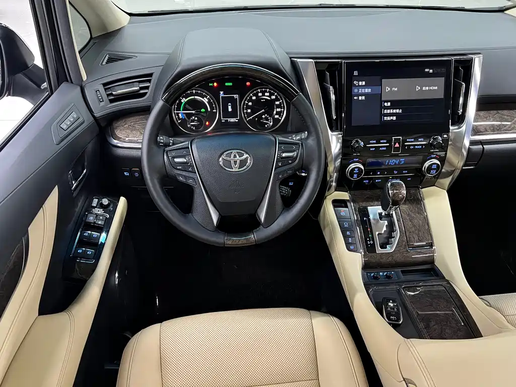 Toyota Vellfire — миниатюра 18