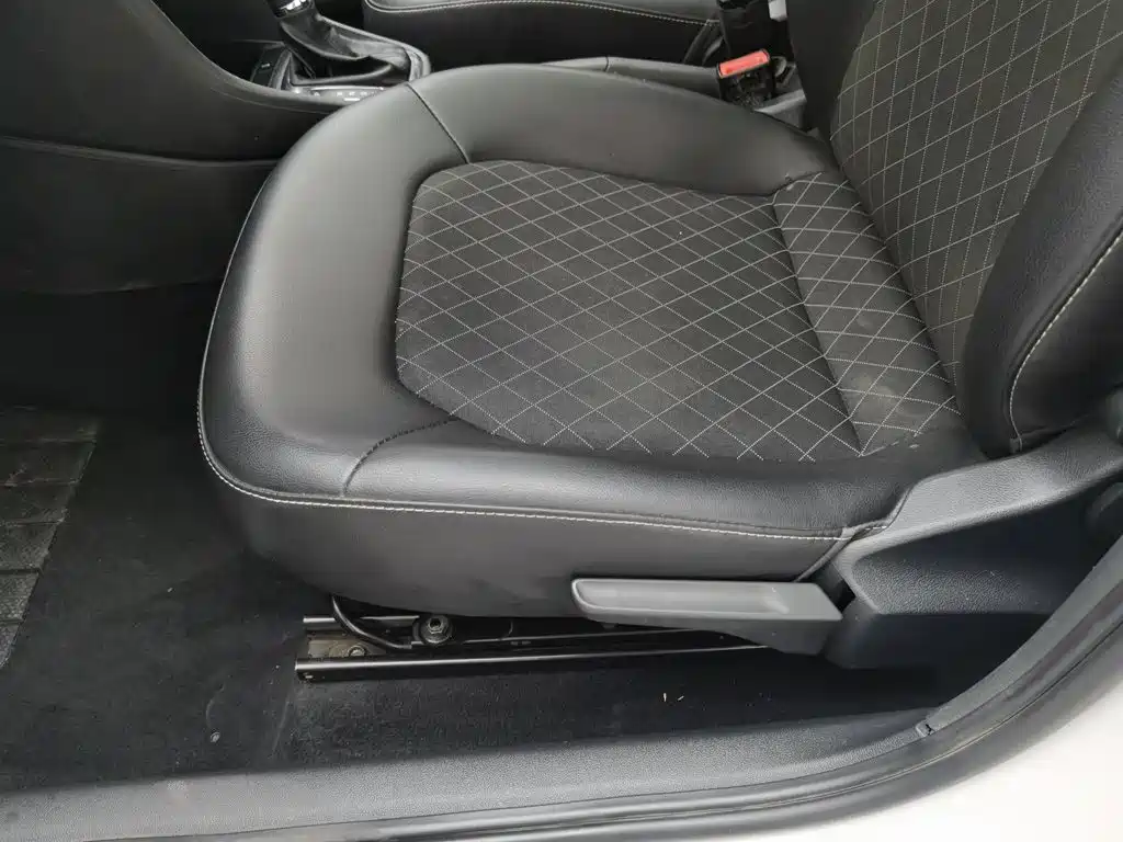 Skoda Rapid — миниатюра 20
