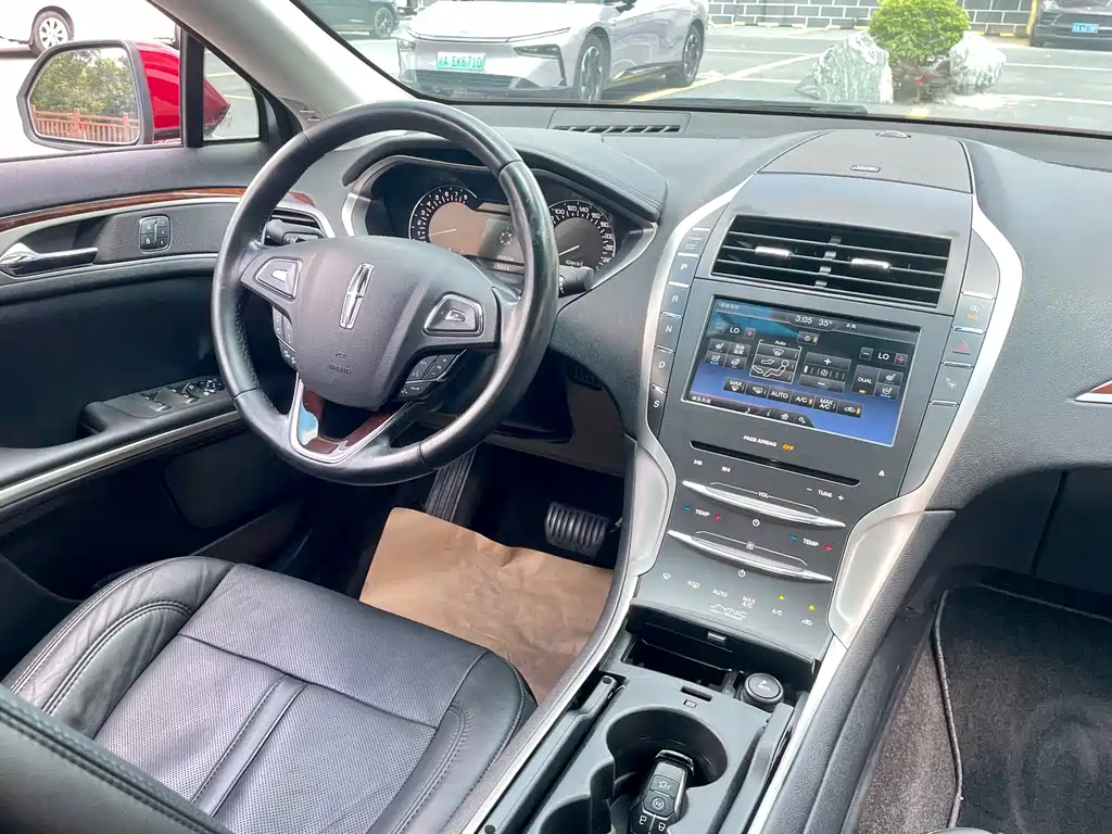 Lincoln MKZ — миниатюра 22