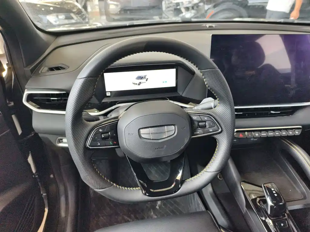 Geely Binyue — миниатюра 4