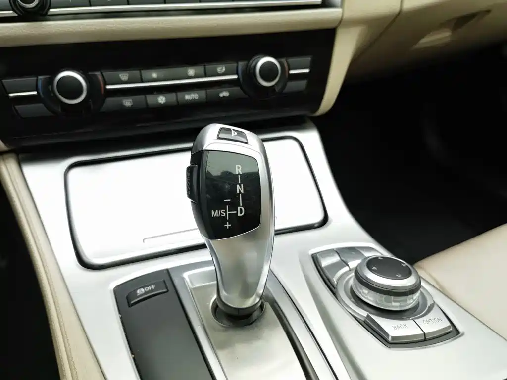 BMW 5 Series — миниатюра 13
