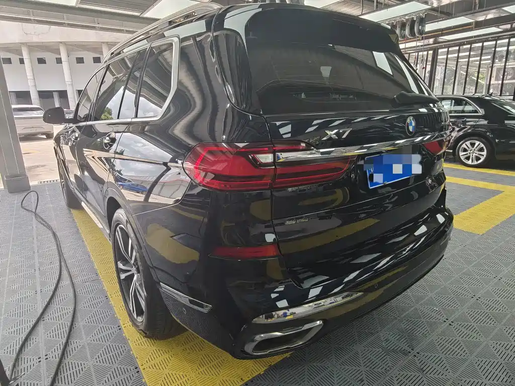 BMW X7 — миниатюра 11