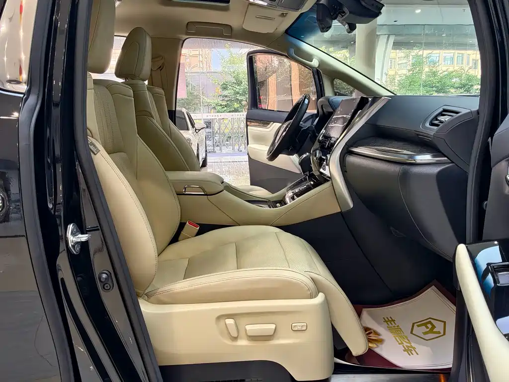 Toyota Vellfire — миниатюра 8