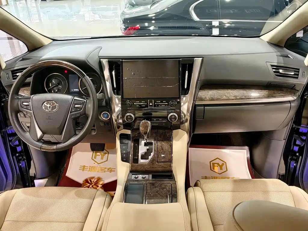 Toyota Vellfire — миниатюра 14