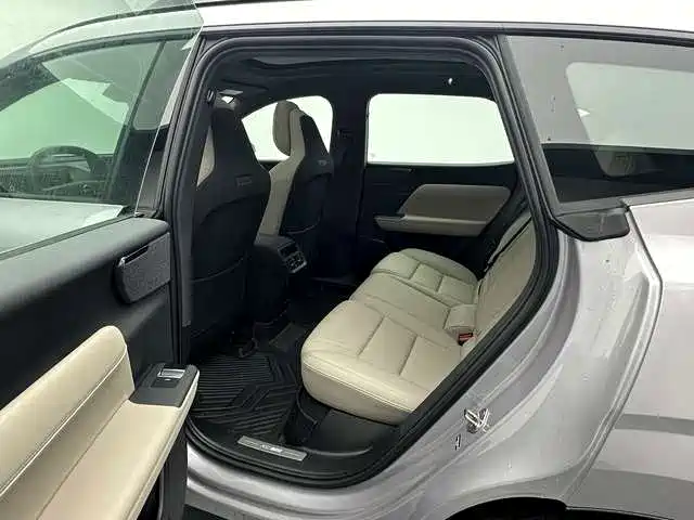Volvo XC70 PHEV — миниатюра 8