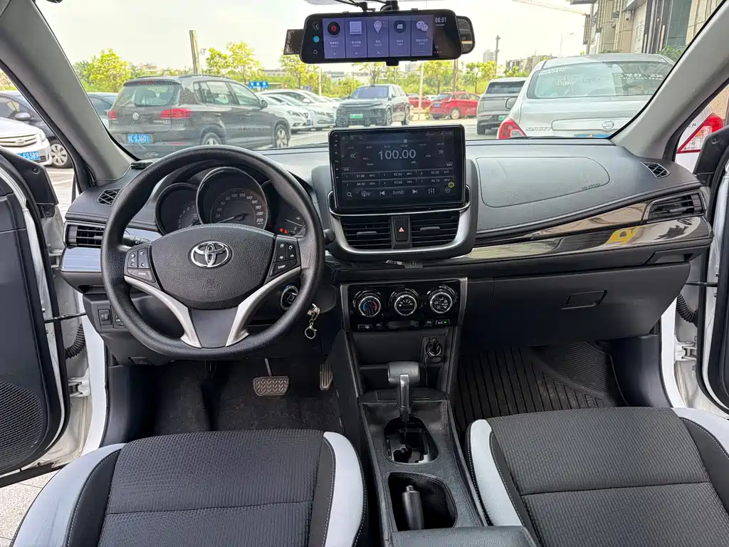 Toyota Yaris L — миниатюра 7