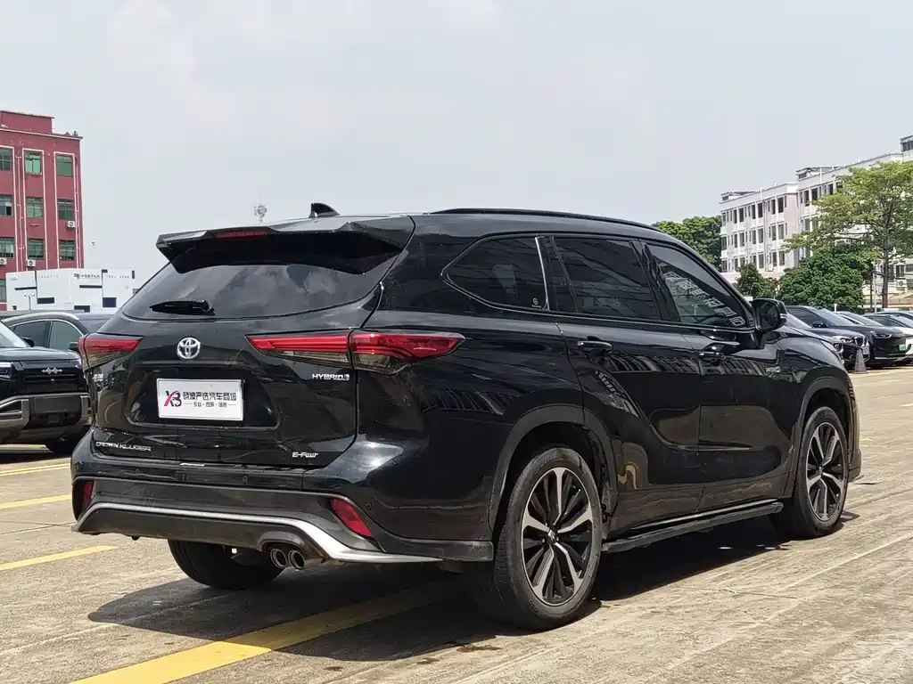 Toyota Crown Kluger — миниатюра 17