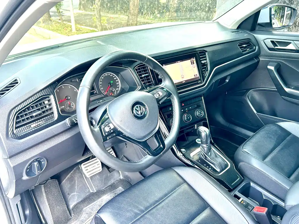 Volkswagen T-Roc — миниатюра 10