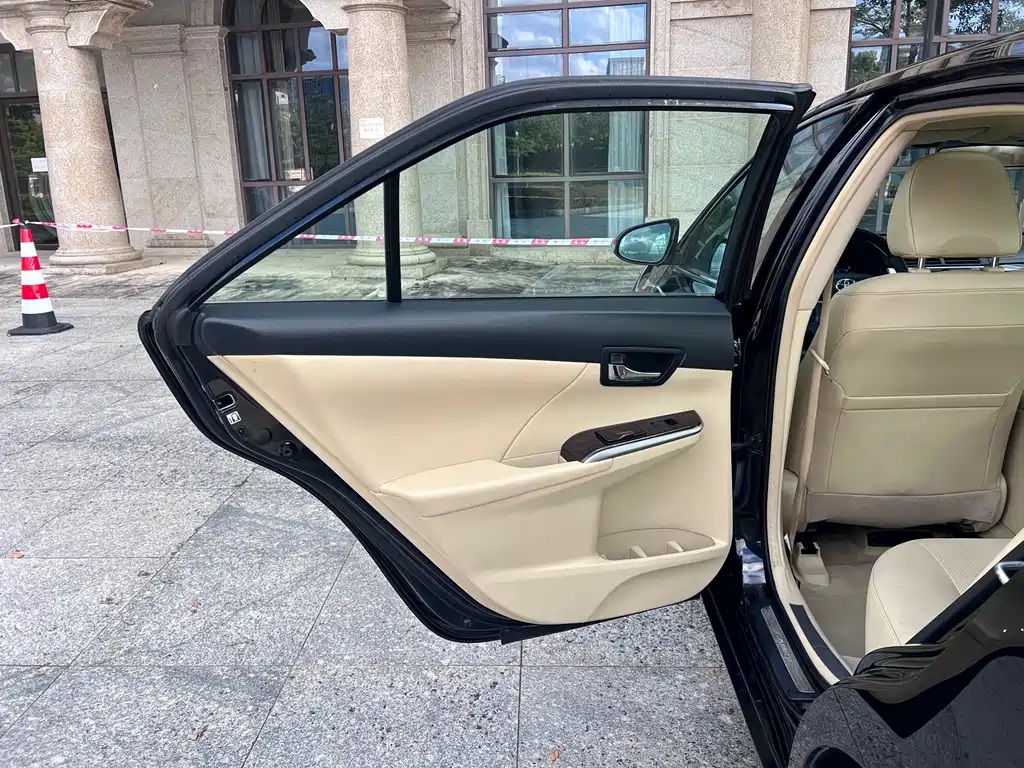 Toyota Camry — миниатюра 11