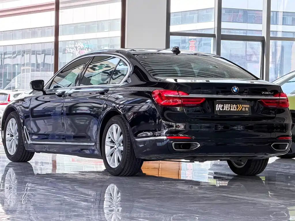 BMW 7 Series — миниатюра 4
