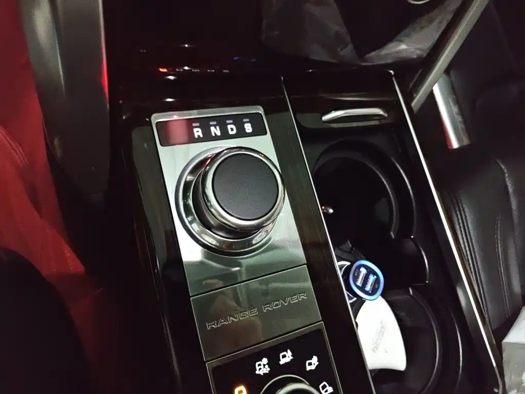 Land Rover Range Rover — миниатюра 7