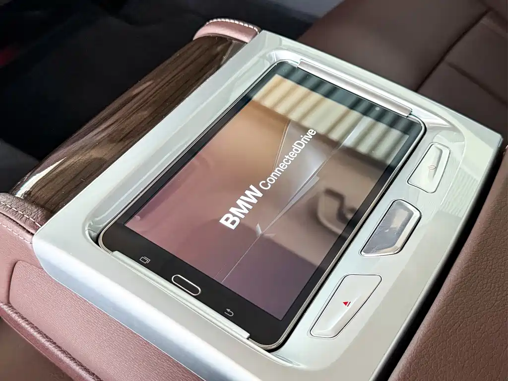 BMW 7 Series — миниатюра 15