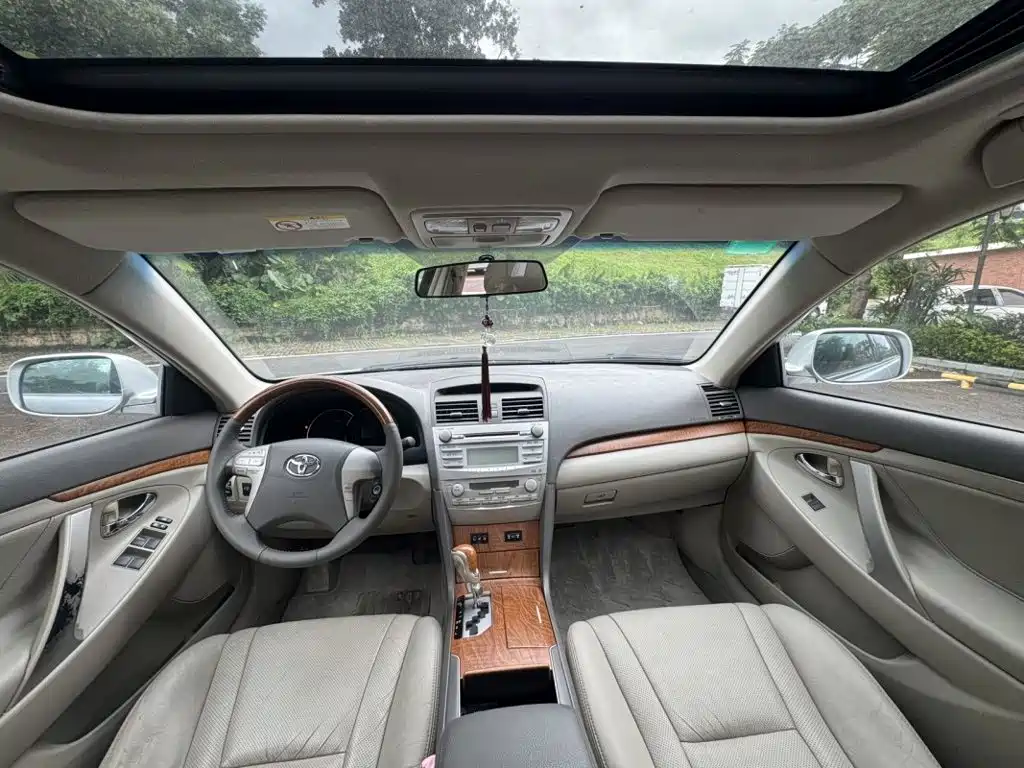 Toyota Camry — миниатюра 10