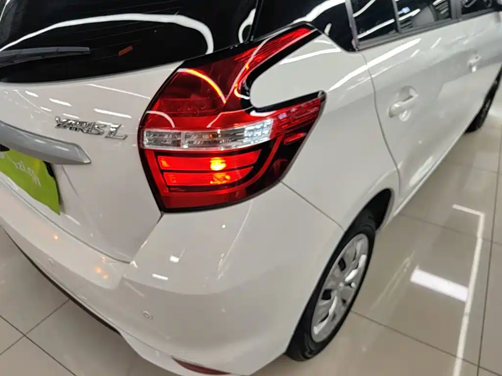 Toyota Yaris L — миниатюра 8