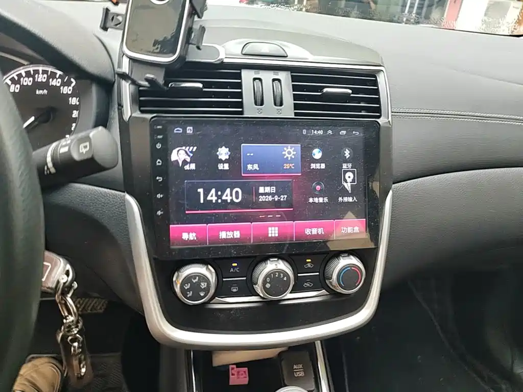Nissan Tiida — миниатюра 13