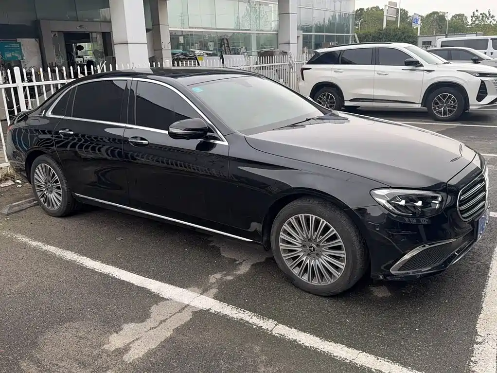 Mercedes-Benz E-Class — миниатюра 7