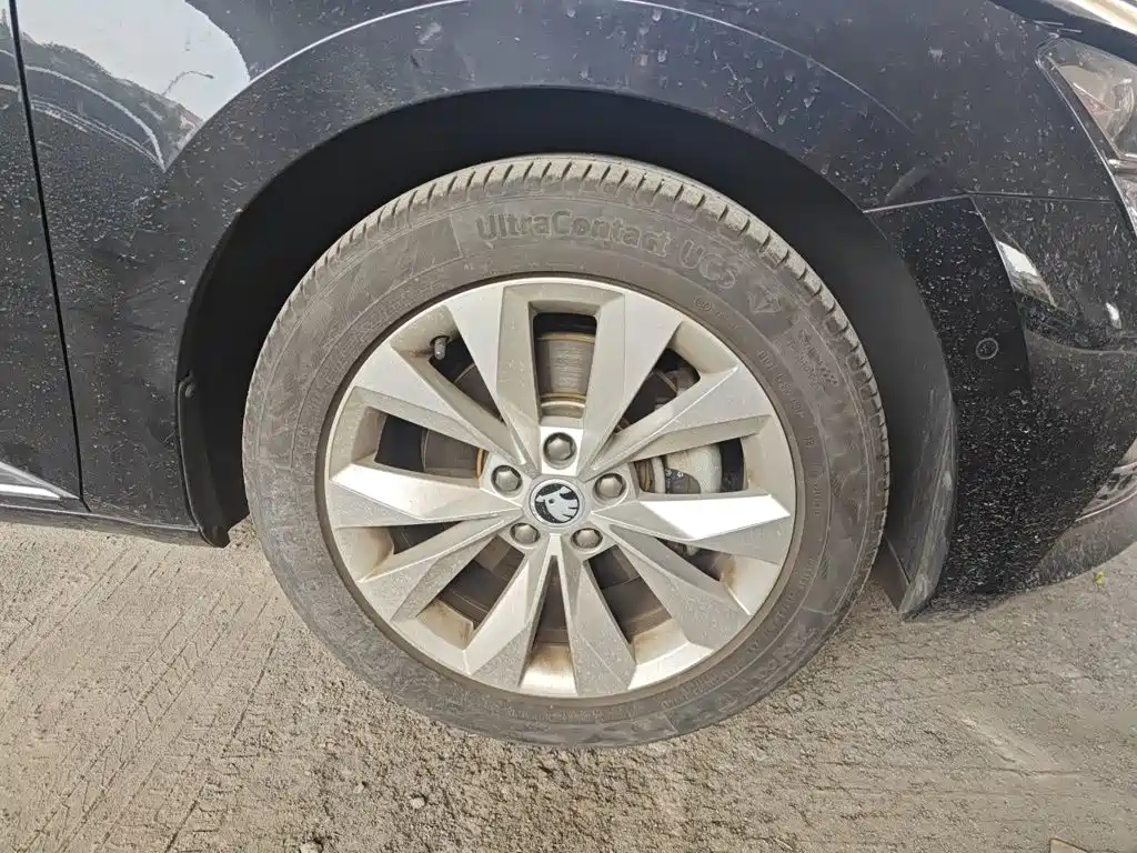 Skoda Superb — миниатюра 8