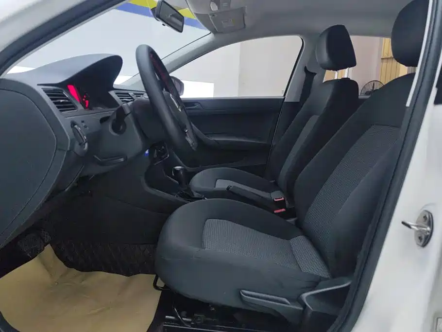 Volkswagen Santana — миниатюра 9