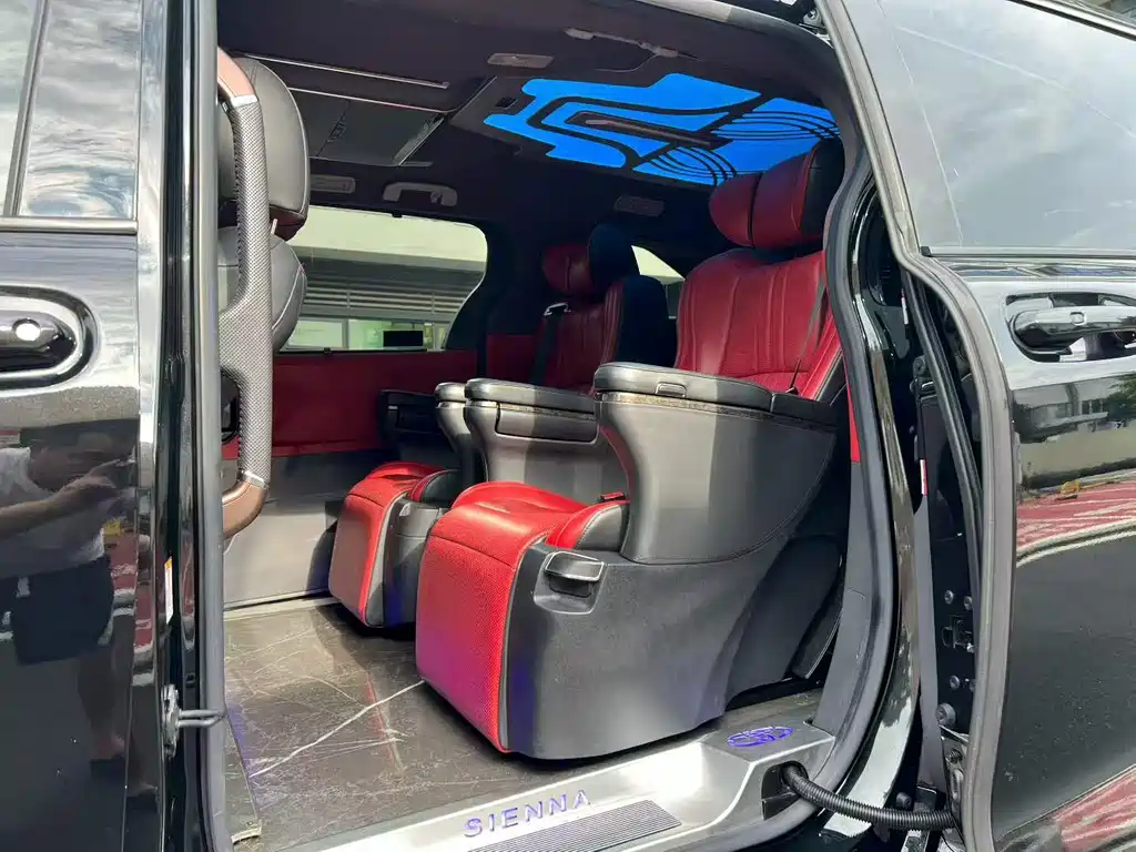 Toyota Sienna — миниатюра 7