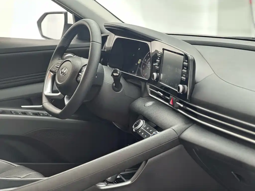 Hyundai Elantra — миниатюра 9