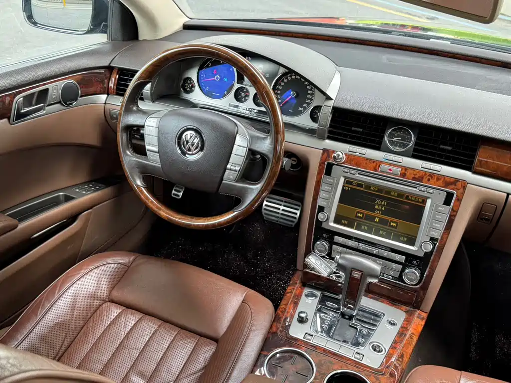 Volkswagen Phaeton — миниатюра 6
