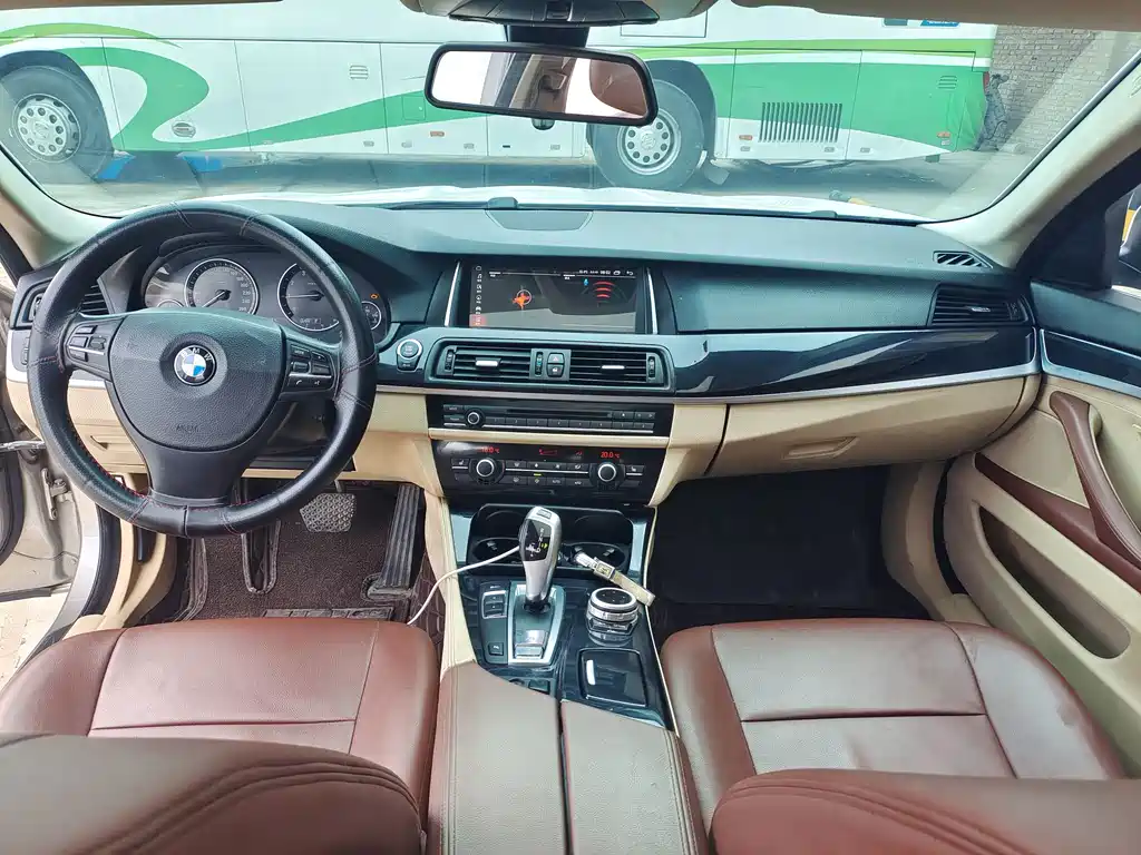 BMW 5 Series — миниатюра 7