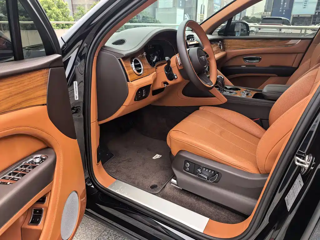 Bentley Bentayga — миниатюра 7